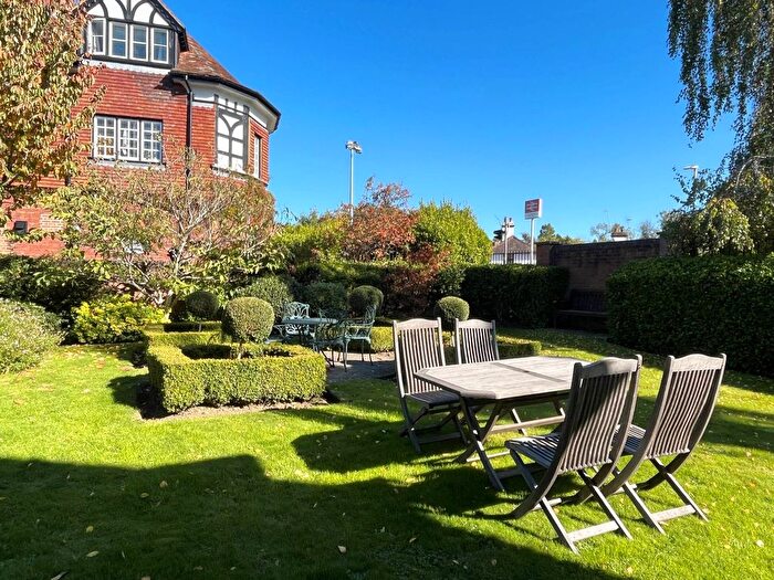 1 Bedroom Flat For Sale In Brookley Road, Brockenhurst, SO42