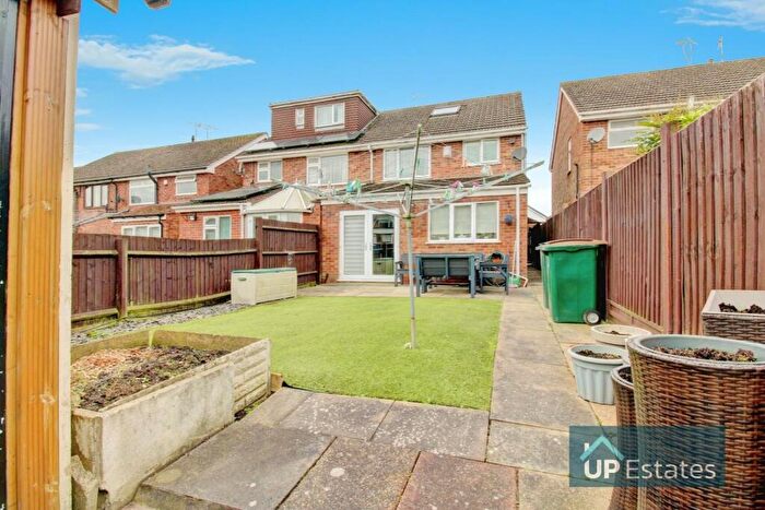 3 Bedroom Semi-Detached House For Sale In Yewdale Crescent, Coventry, CV2
