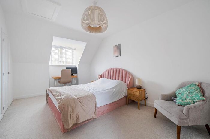 3 Bedroom Semi-Detached House For Sale In Van Brugh Avenue, Coulsdon, CR5