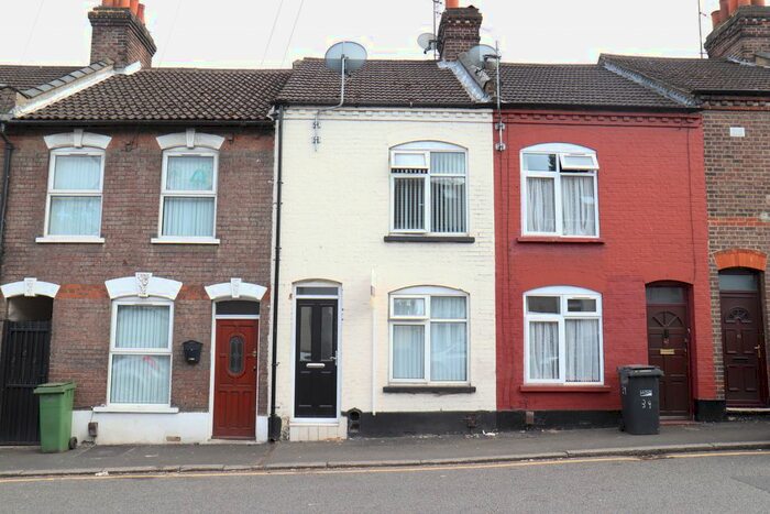 3 Bedroom Terraced House To Rent In Cromwell Road, LU3