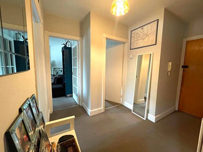 1 Bedroom Flat To Rent In Croft Court, Brickwall Lane, Ruislip, HA4