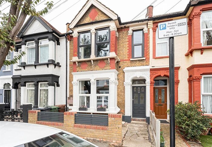 2 Bedroom Flat For Sale In Belgrave Road, Leyton, E10