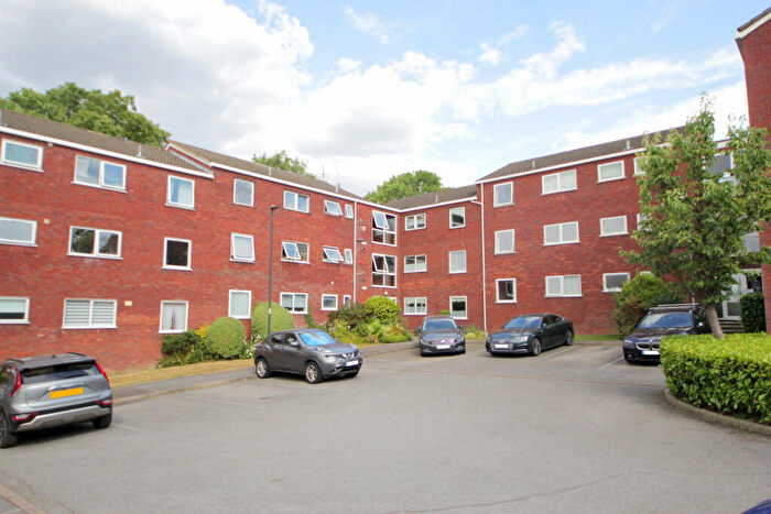2 Bedroom Flat To Rent In Roundhedge Way, Enfield, EN2