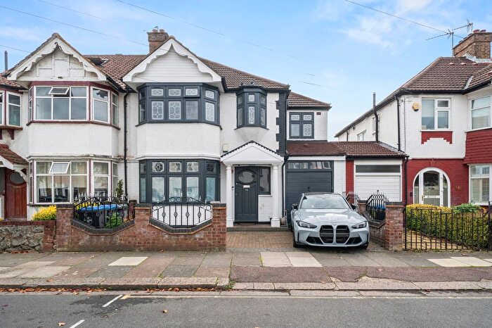 5 Bedroom Semi-detached House For Sale In Fleetwood Road, London, NW10