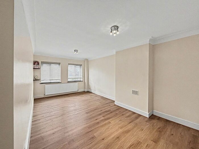 5 Bedroom Flat To Rent In Church Lane, London, NW9
