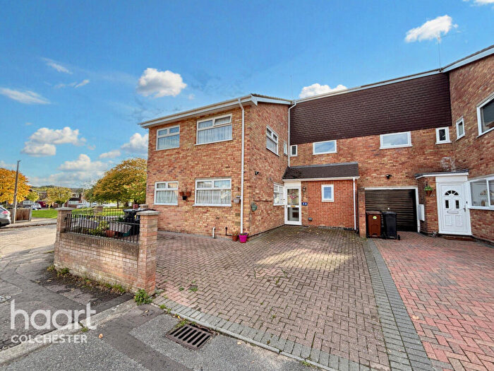 5 Bedroom Semi-Detached House For Sale In Stow Court, Colchester, CO4