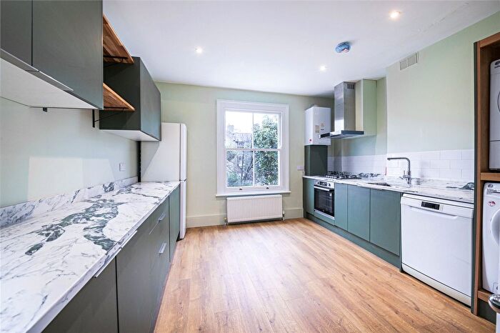 3 Bedroom Flat To Rent In Drakefield Road, SW17
