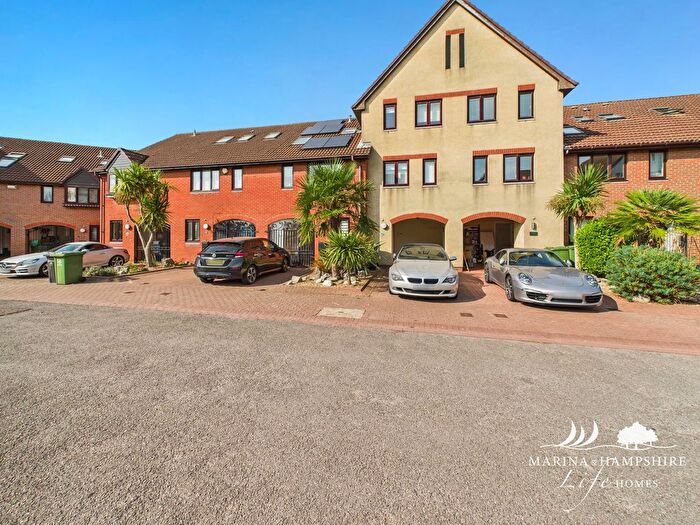 3 Bedroom Town House For Sale In Cadgwith Place, Port Solent, Portsmouth, PO6