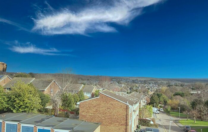 2 Bedroom Flat For Sale In Chapel Street, Billericay, CM12