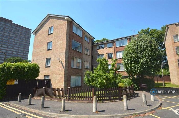 2 Bedroom Flat To Rent In Apsley Court, Sutton, SM2