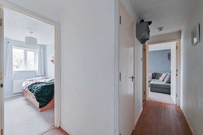 2 Bedroom Flat To Rent In Peartree Avenue, Earlsfield, London, SW17