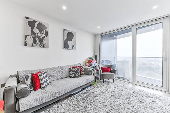 2 Bedroom Flat For Sale In Newgate Tower, Croydon, CR0