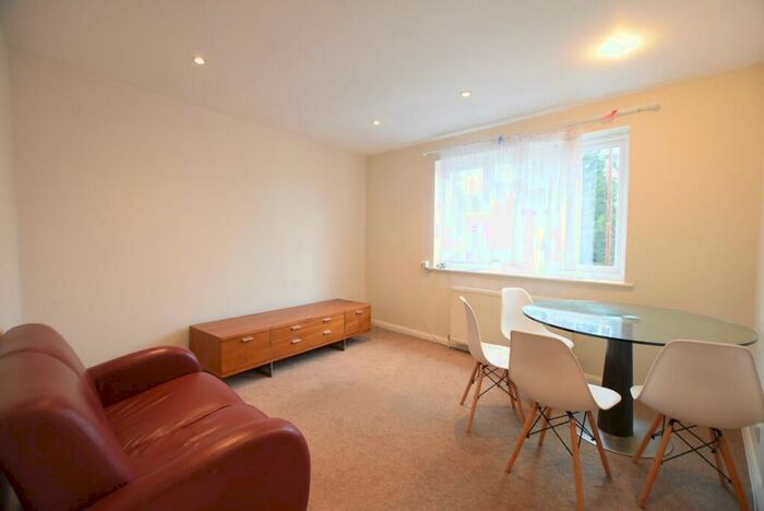 2 Bedroom Flat To Rent In Rushden Gardens, London, NW7
