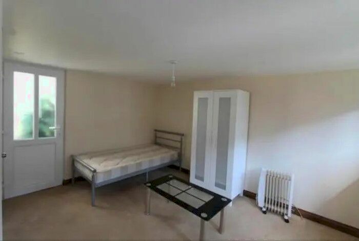 Studio To Rent In Bensham Lane, Thornton Heath, Surrey, CR7