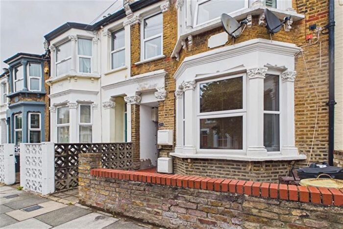 1 Bedroom Flat For Sale In Graveney Road, Tooting, SW17