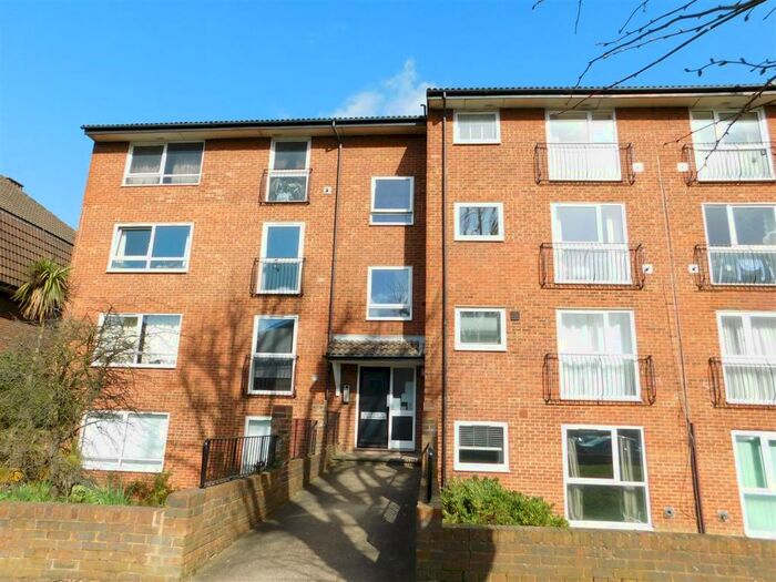 2 Bedroom Flat To Rent In Berrylands, Surbiton, KT5
