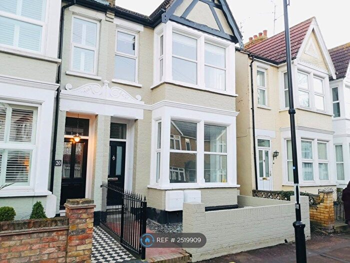 1 Bedroom Flat To Rent In Pall Mall, Leigh-On-Sea, SS9