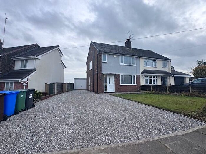 3 Bedroom Semi Detached House To Rent In Fieldhead Avenue, Bury, BL8