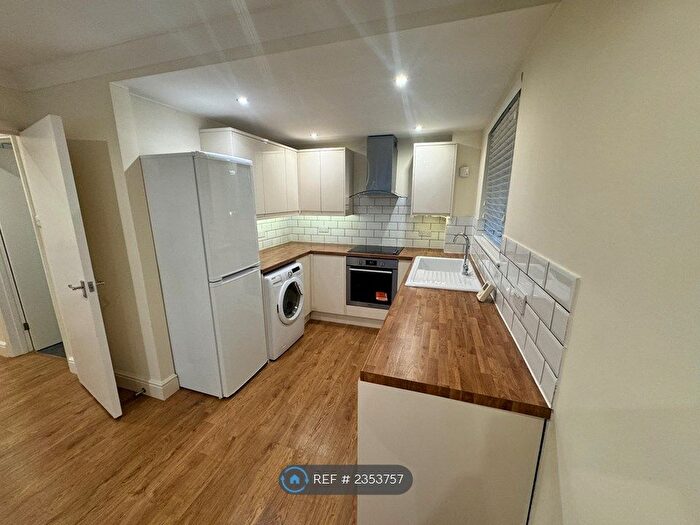 1 Bedroom Flat To Rent In Courtdowns Road, Kent, BR3