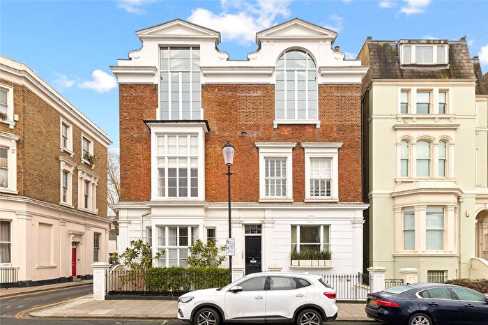 3 Bedroom Flat For Sale In Blenheim Crescent, London, W11
