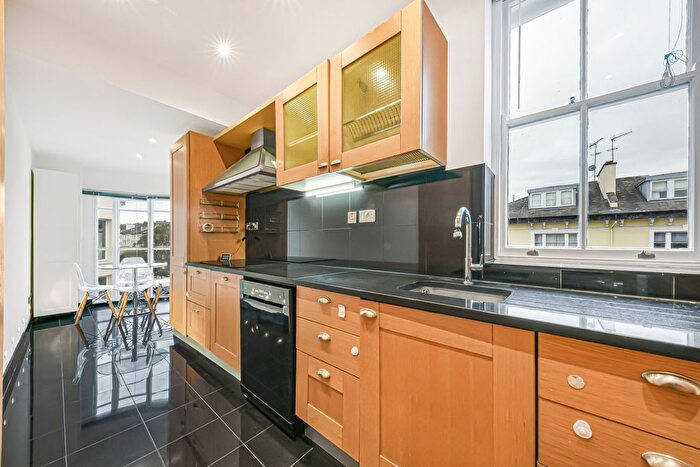 3 Bedroom Flat To Rent In Lancaster Drive, South Hampstead, NW3