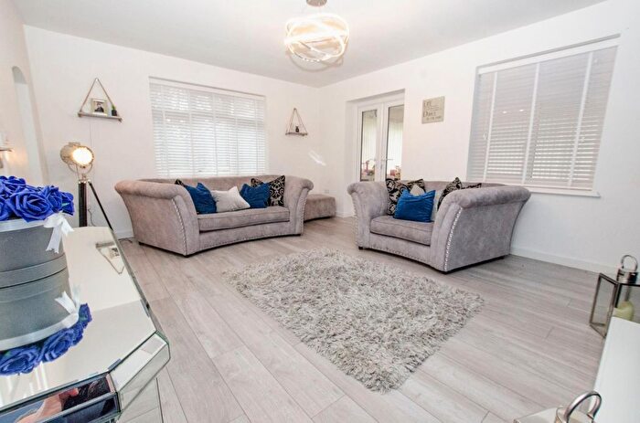 2 Bedroom Detached Bungalow For Sale In Moorhill Gardens, Southampton, SO18