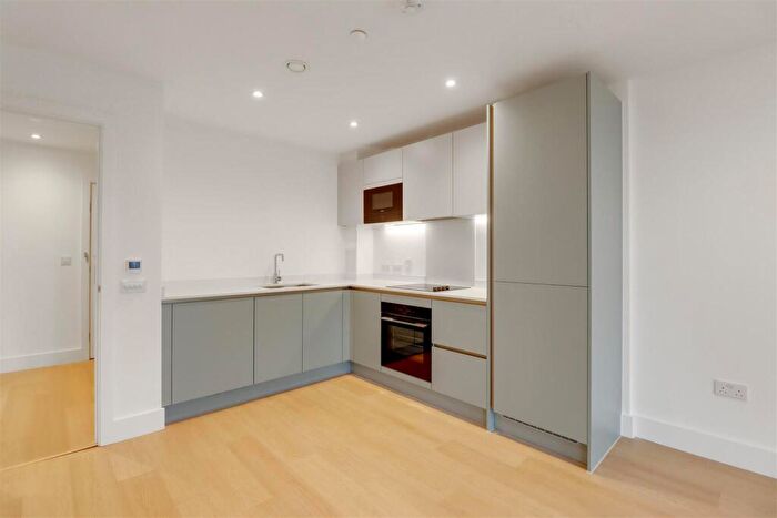 1 Bedroom Apartment To Rent In Herne Hill Road, London, SE24