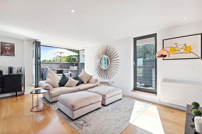 2 Bedroom Flat To Rent In Ecclesbourne Road, Islington, N1