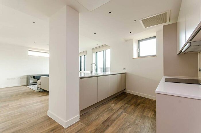 1 Bedroom Flat To Rent In Dressage Court, Bethnal Green, London, E2