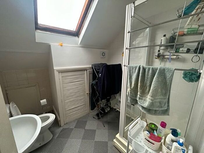 7 Bedroom Property To Rent In Regent Park Terrace, Hyde Park, Leeds, LS6
