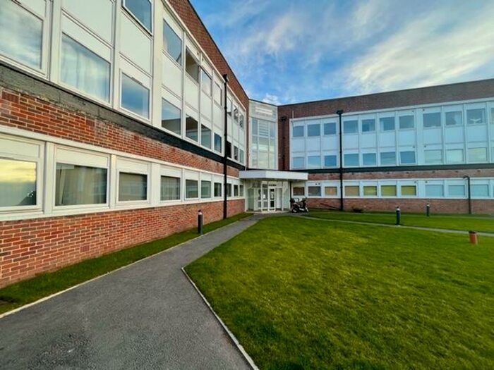 3 Bedroom Apartment To Rent In Goodrich Mews, Dudley, DY3