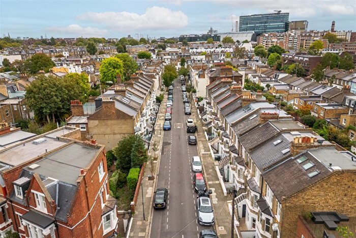 1 Bedroom Flat For Sale In Irving Road, W14