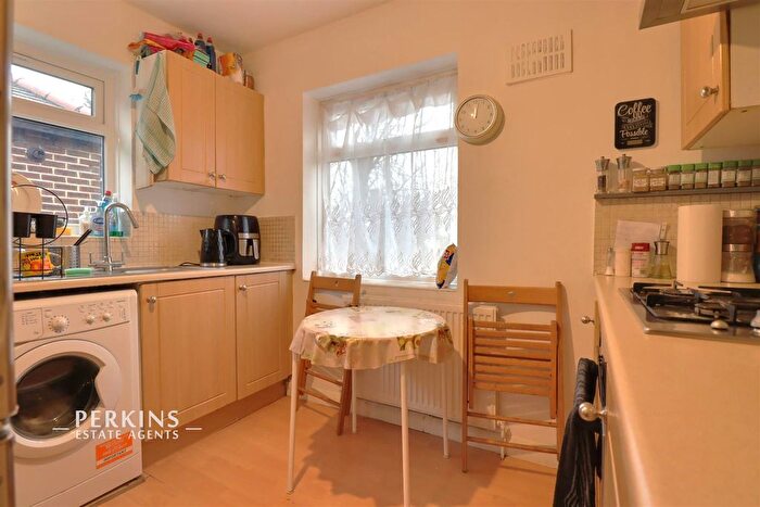 2 Bedroom Maisonette For Sale In Perivale, UB6
