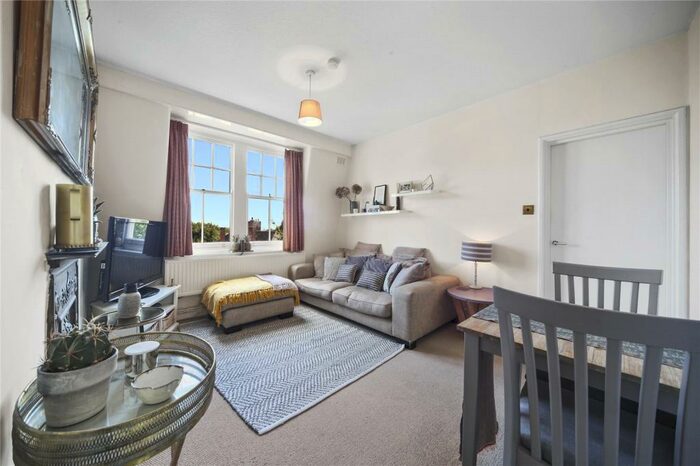 1 Bedroom Apartment To Rent In Thornhill Road, Barnsbury, Islington, London, N1