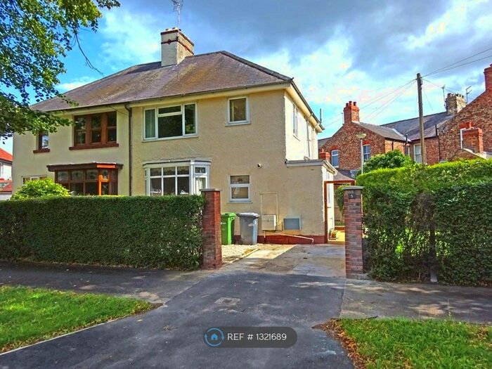 3 Bedroom Semi-Detached House To Rent In Fifth Avenue, York YO31