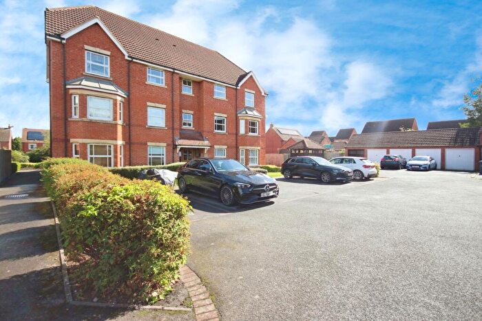 2 Bedroom Flat For Sale In Dey Croft, Chase Meadow, Warwick, Warwickshire, CV34