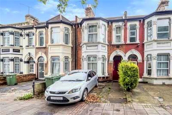 1 Bedroom Flat To Rent In Romford Road E7
