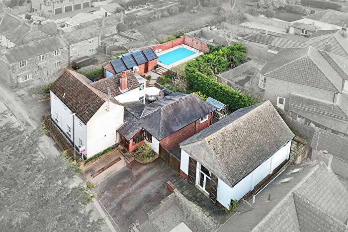 4 Bedroom Detached House For Sale In High Street, Hardingstone, Northampton, NN4