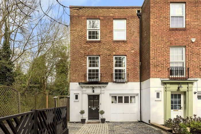 5 Bedroom Town House To Rent In Stanmore, Harrow, HA7