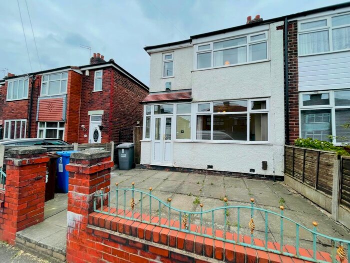 3 Bedroom Semi-Detached House To Rent In Ansdell Drive, Droylsden, M43