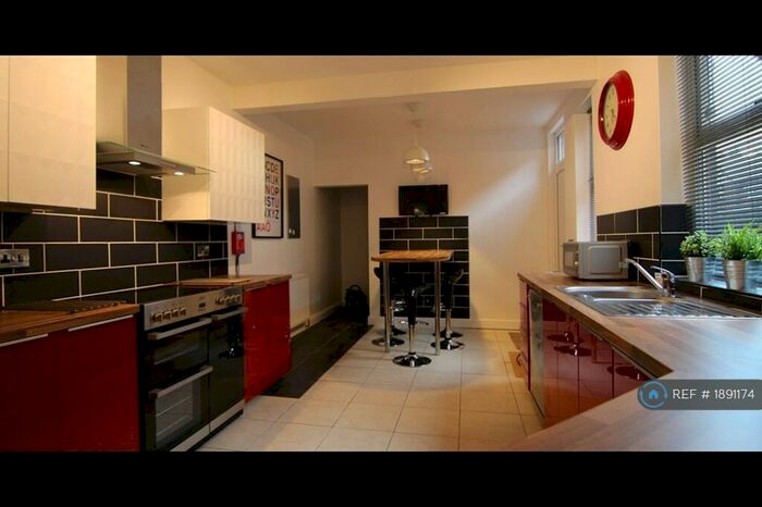 6 Bedroom Semi-Detached House To Rent In Balmoral Avenue, West Bridgford, Nottingham, NG2