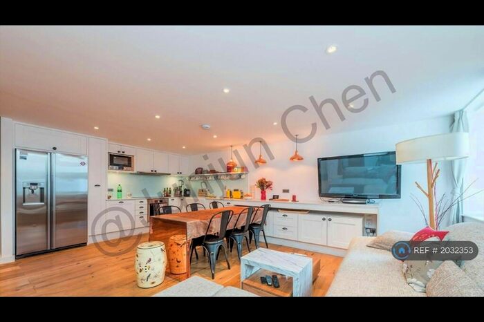 2 Bedroom Penthouse To Rent In Imperial Hall, London, EC1V
