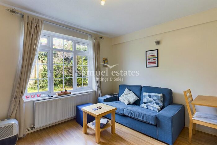 1 Bedroom Flat To Rent In Ashdown Way, Balham, SW17