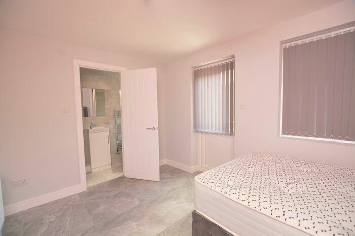 House Of Multiple Occupation To Rent In Rochfords Gardens, Slough, SL2