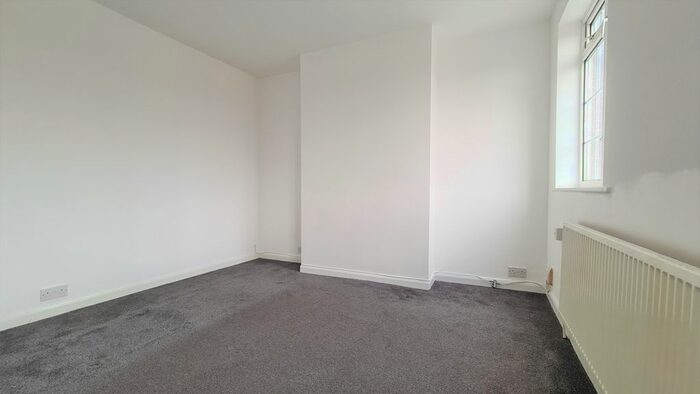 2 Bedroom Flat To Rent In High Street, Whitton, TW2