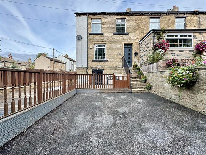 3 Bedroom End Of Terrace House For Sale In Knowle Road, Kirkheaton, Huddersfield, HD5