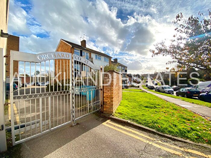 2 Bedroom Flat To Rent In Orchard Court, Mimms Hall Road, Potters Bar, EN6