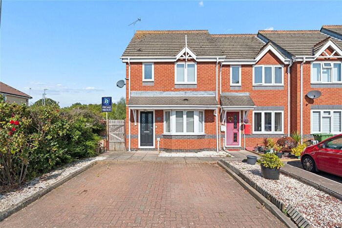 3 Bedroom End Of Terrace House For Sale In Ruthven Close, Wickford, Essex, SS12