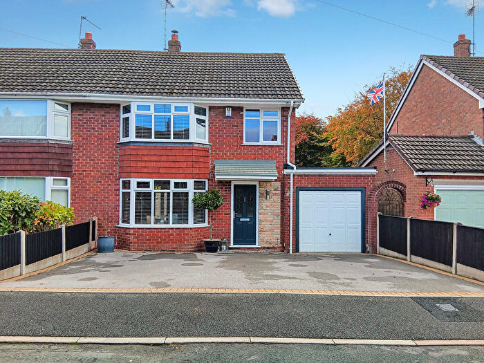 3 Bedroom Semi-Detached House For Sale In Penk Road, Forsbrook, Stoke-on-Trent, ST11