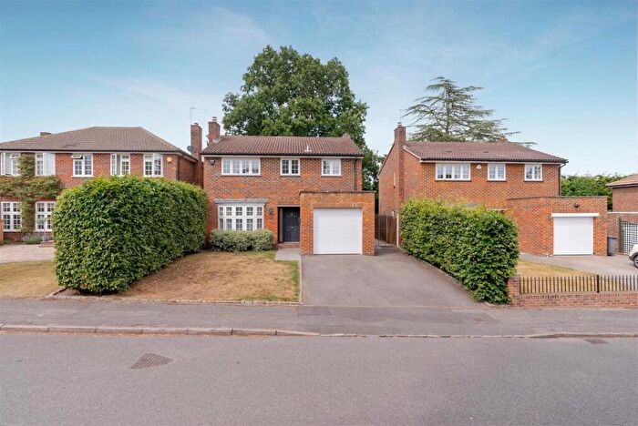 4 Bedroom Detached House For Sale In Sidbury Close, Sunningdale, SL5